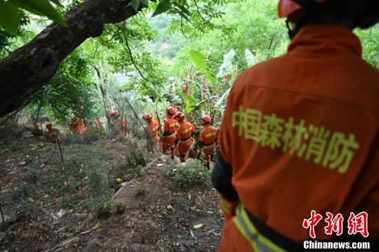 漾濞震區(qū) 帳篷里的新家，風(fēng)雨中的溫暖港灣